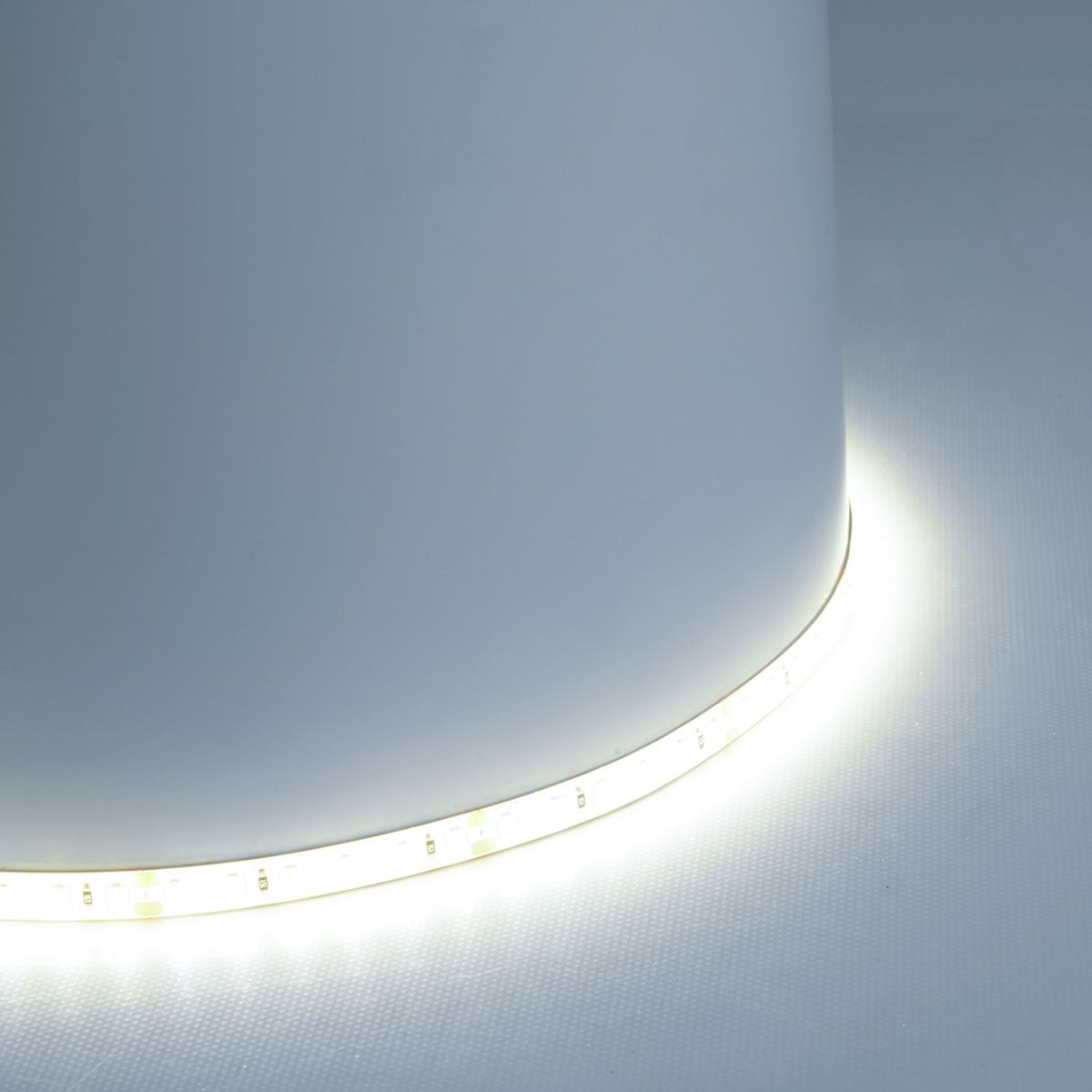 фото светодиодная лента feron ls511 11w/m 120led/m 2835smd 6000к 5m 51636 | 220svet.ru