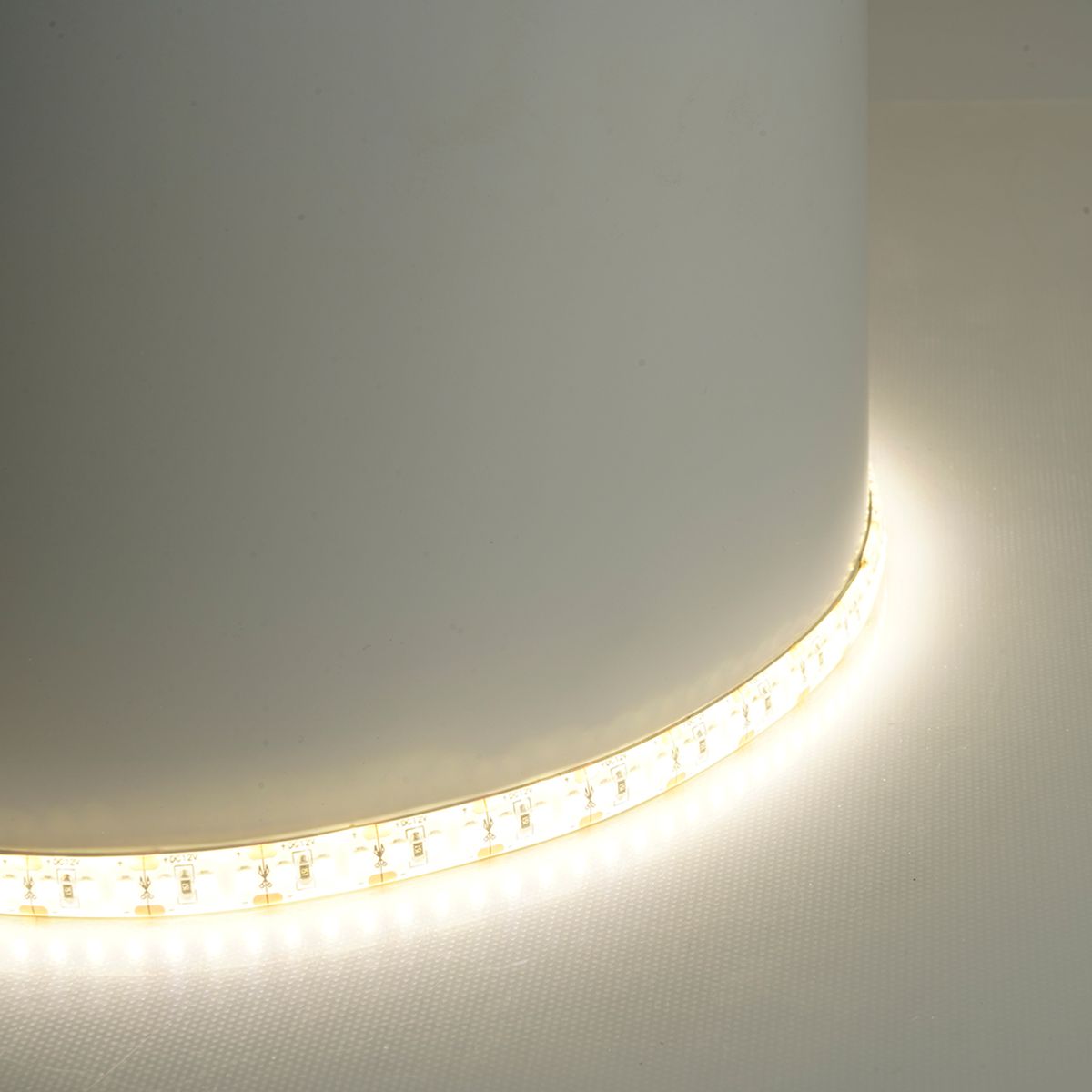 фото светодиодная лента feron ls626 17w/m 180led/m 2835smd 4000к 5m 51639 | 220svet.ru
