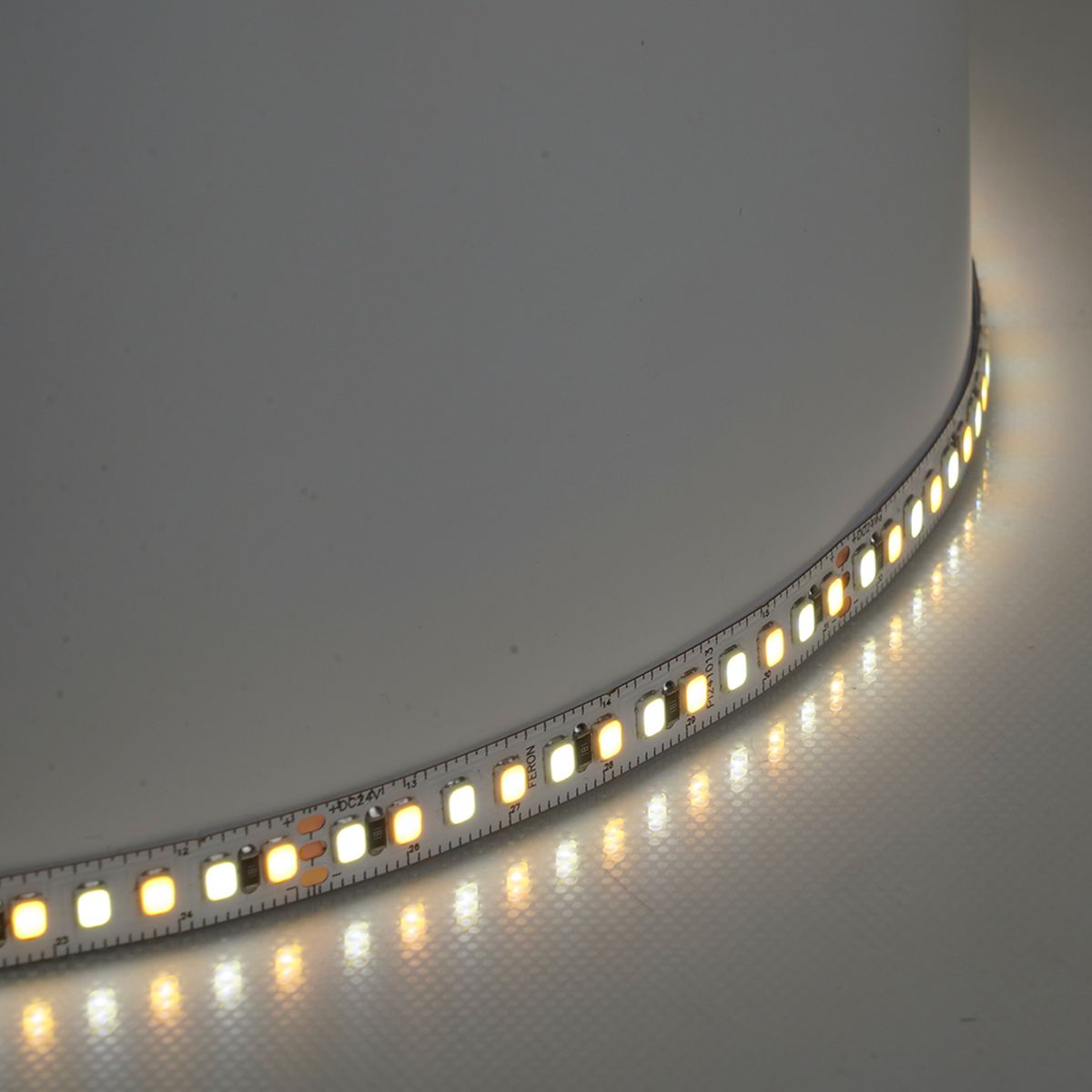 фото светодиодная лента feron ls504 16w/m 192led/m 2835smd 3000к+6500k 5m 51835 | 220svet.ru