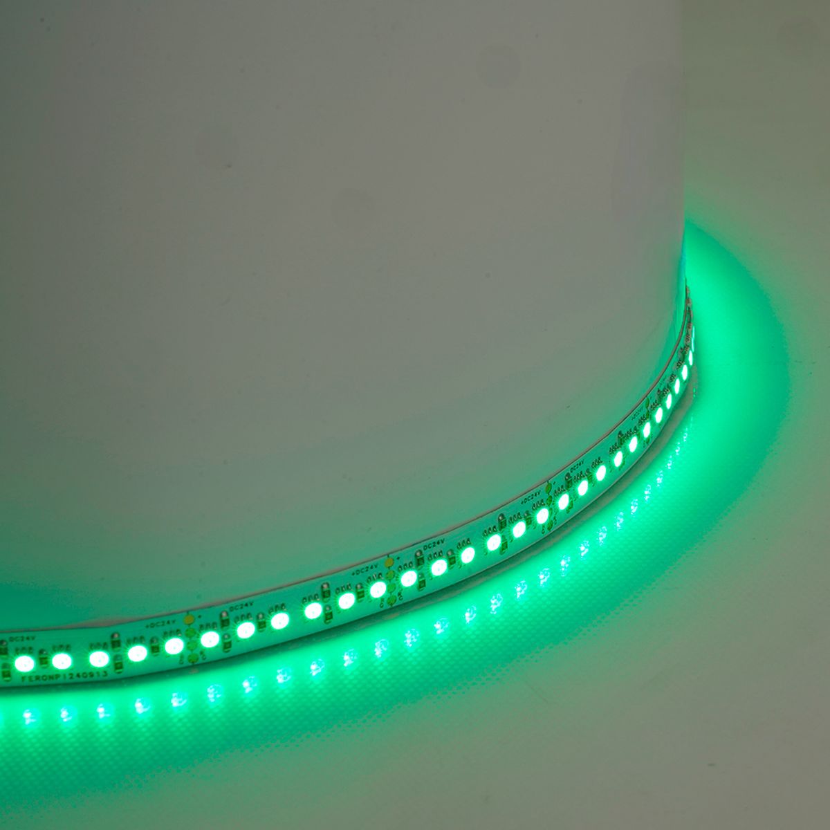 фото светодиодная лента feron ls502 16w/m 180led/m 5050smd rgb 5m 51824 | 220svet.ru