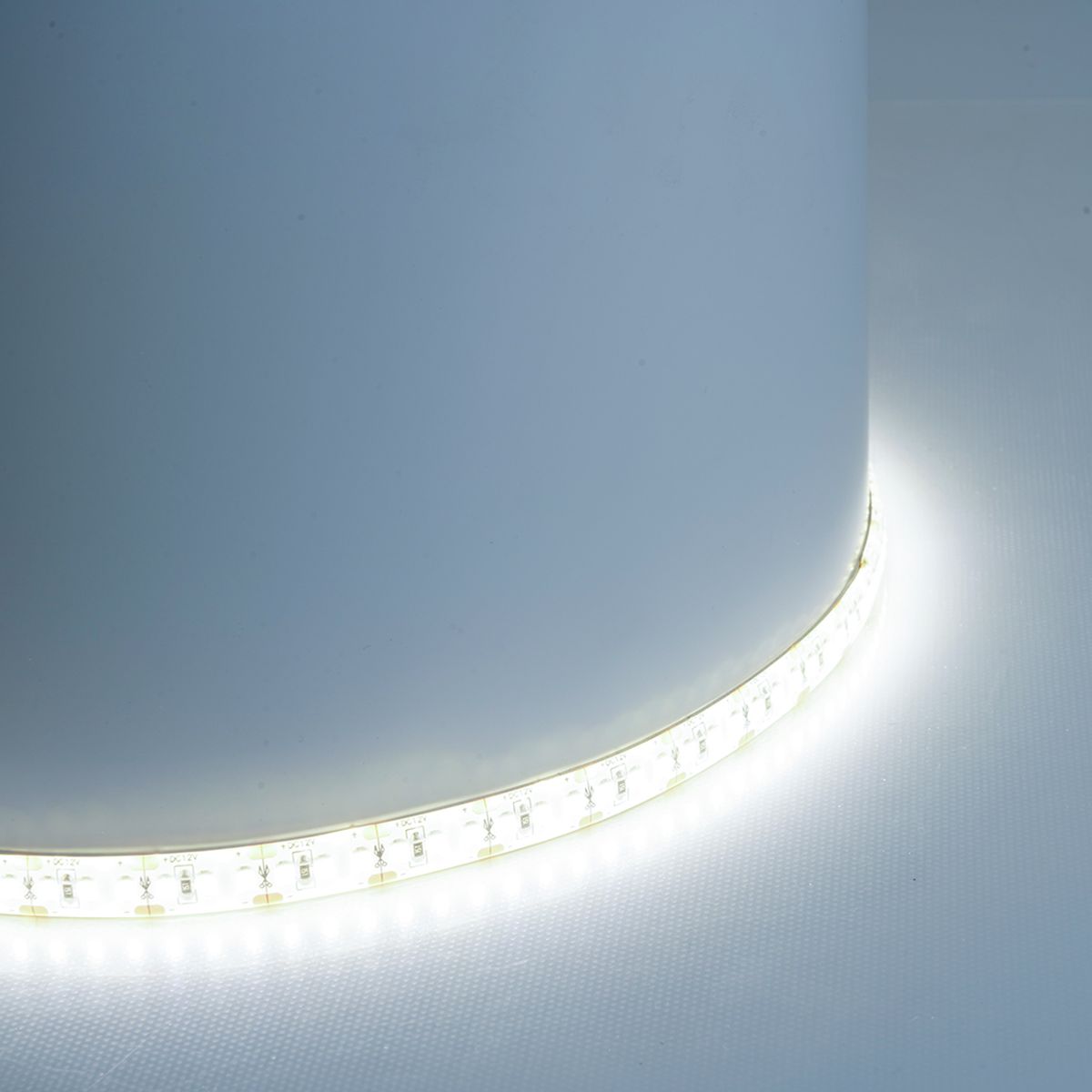 фото светодиодная лента feron ls626 17w/m 180led/m 2835smd 6500к 5m 51640 | 220svet.ru