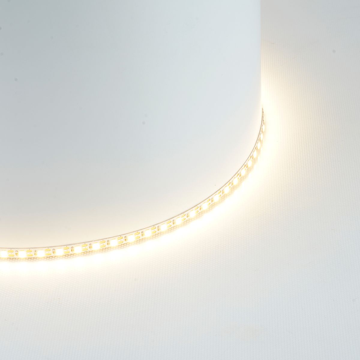 фото светодиодная лента feron 11w/m 120led/m 2835smd 3000к 5m свободный рез ls505 53054 | 220svet.ru