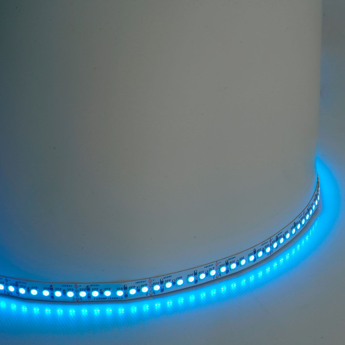 фото светодиодная лента feron ls502 16w/m 180led/m 5050smd rgb 5m 51824 | 220svet.ru