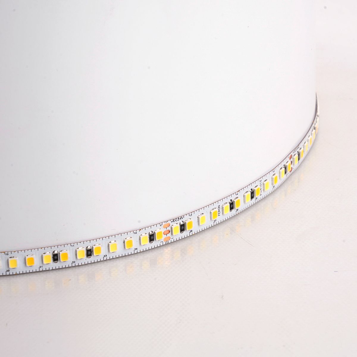 фото светодиодная лента feron ls504 16w/m 192led/m 2835smd 3000к+6500k 5m 51835 | 220svet.ru