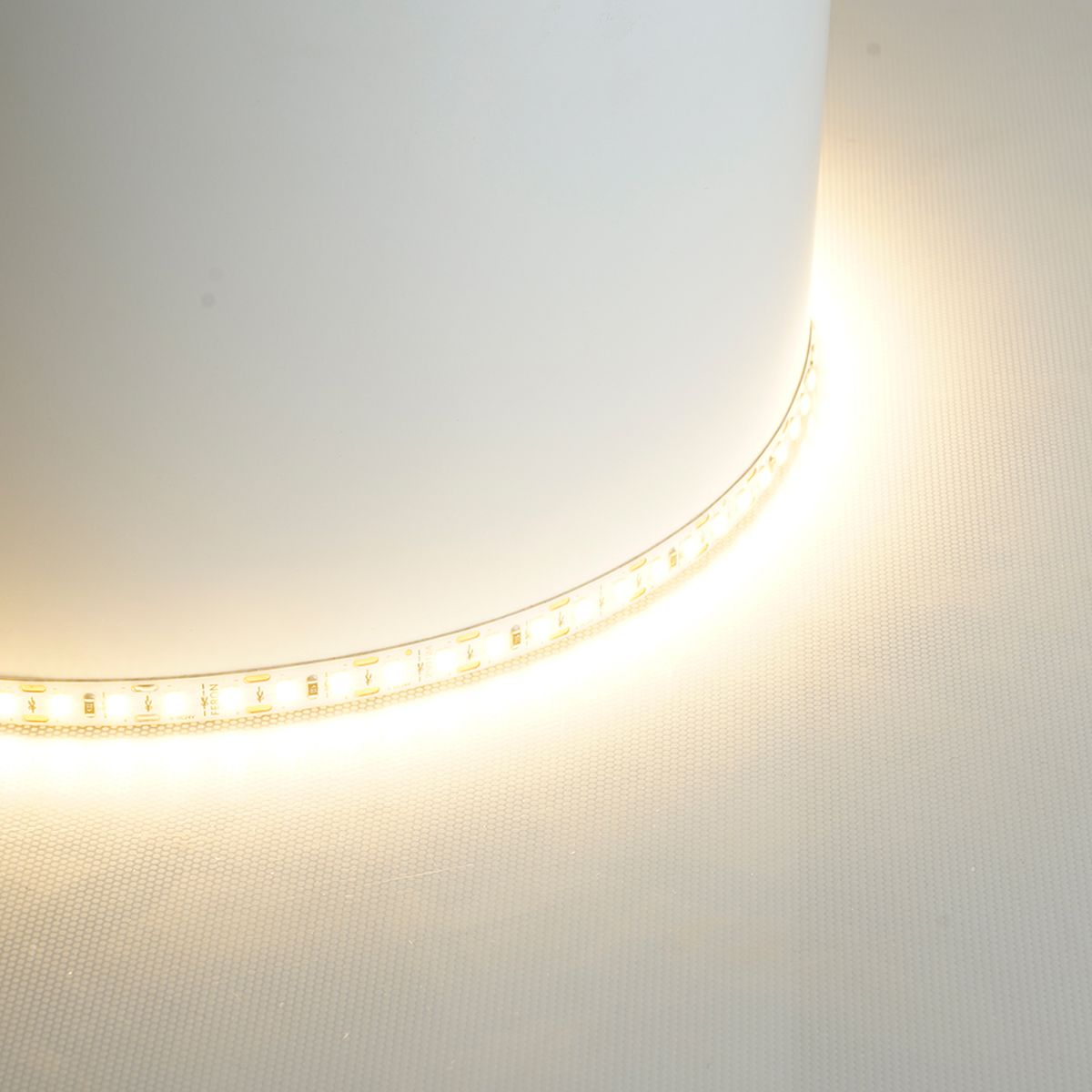фото светодиодная лента feron 11w/m 120led/m 2835smd 3000к 5m свободный рез ls506 53057 | 220svet.ru