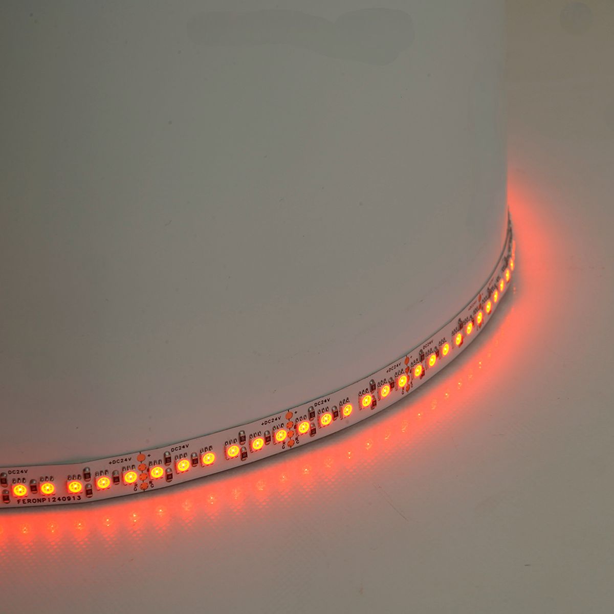 фото светодиодная лента feron ls502 16w/m 180led/m 5050smd rgb 5m 51824 | 220svet.ru
