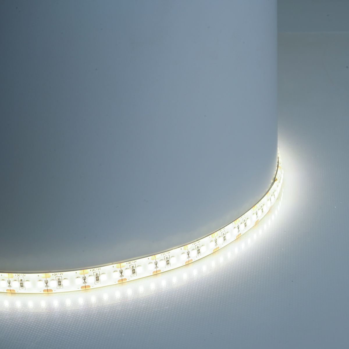 фото светодиодная лента feron ls626 17w/m 180led/m 2835smd 6500к 5m 51640 | 220svet.ru